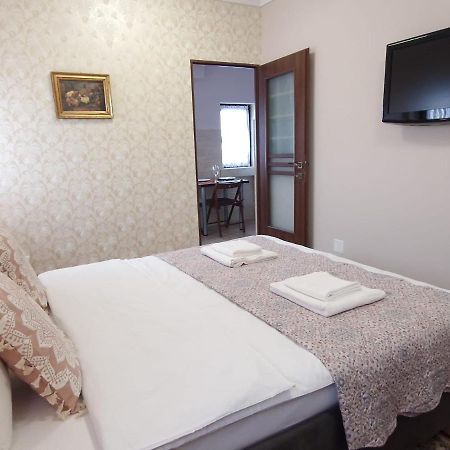 Laroka House Arty And Cosy Studio Universitate Center Bukares Bagian luar foto