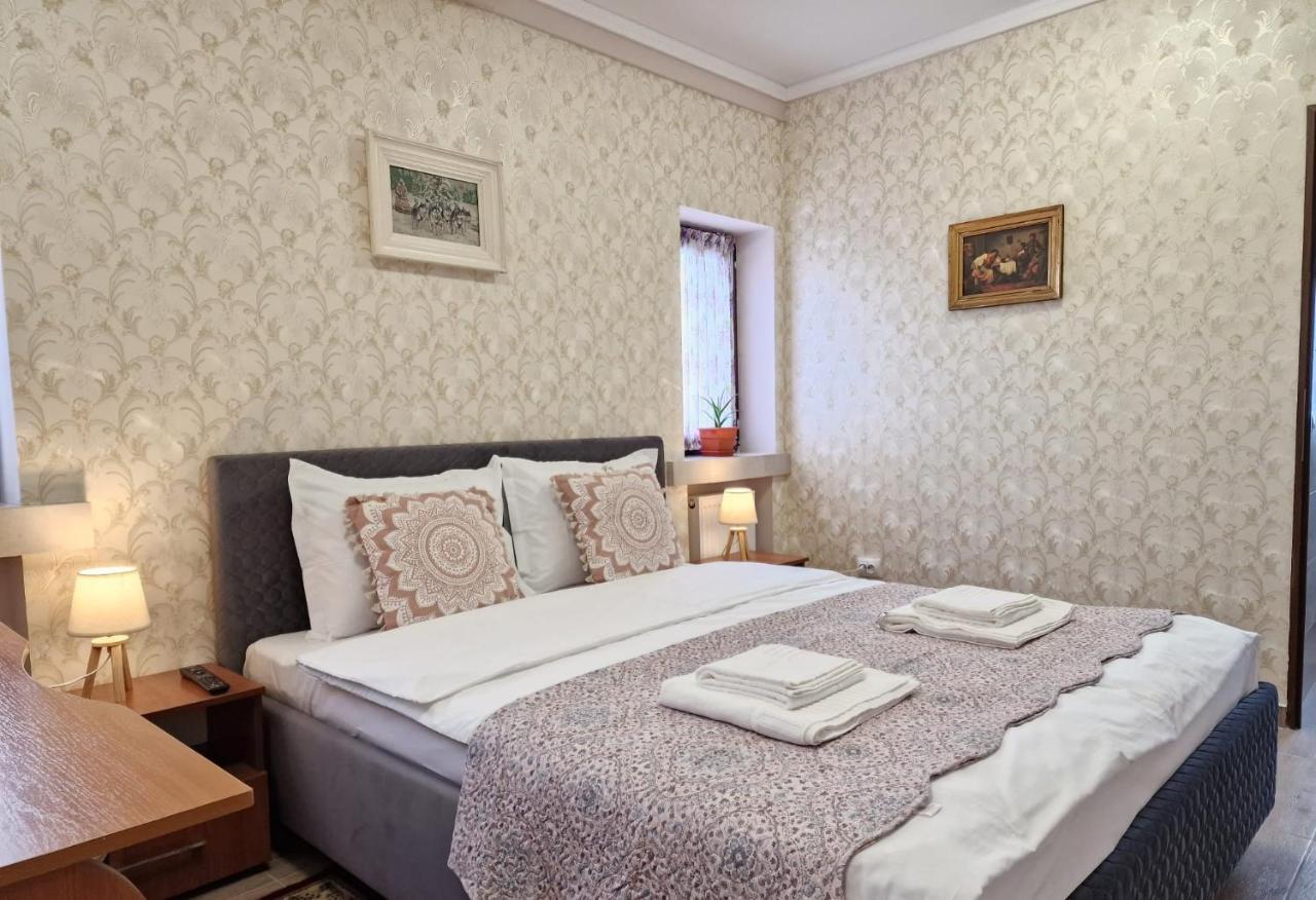 Laroka House Arty And Cosy Studio Universitate Center Bukares Bagian luar foto