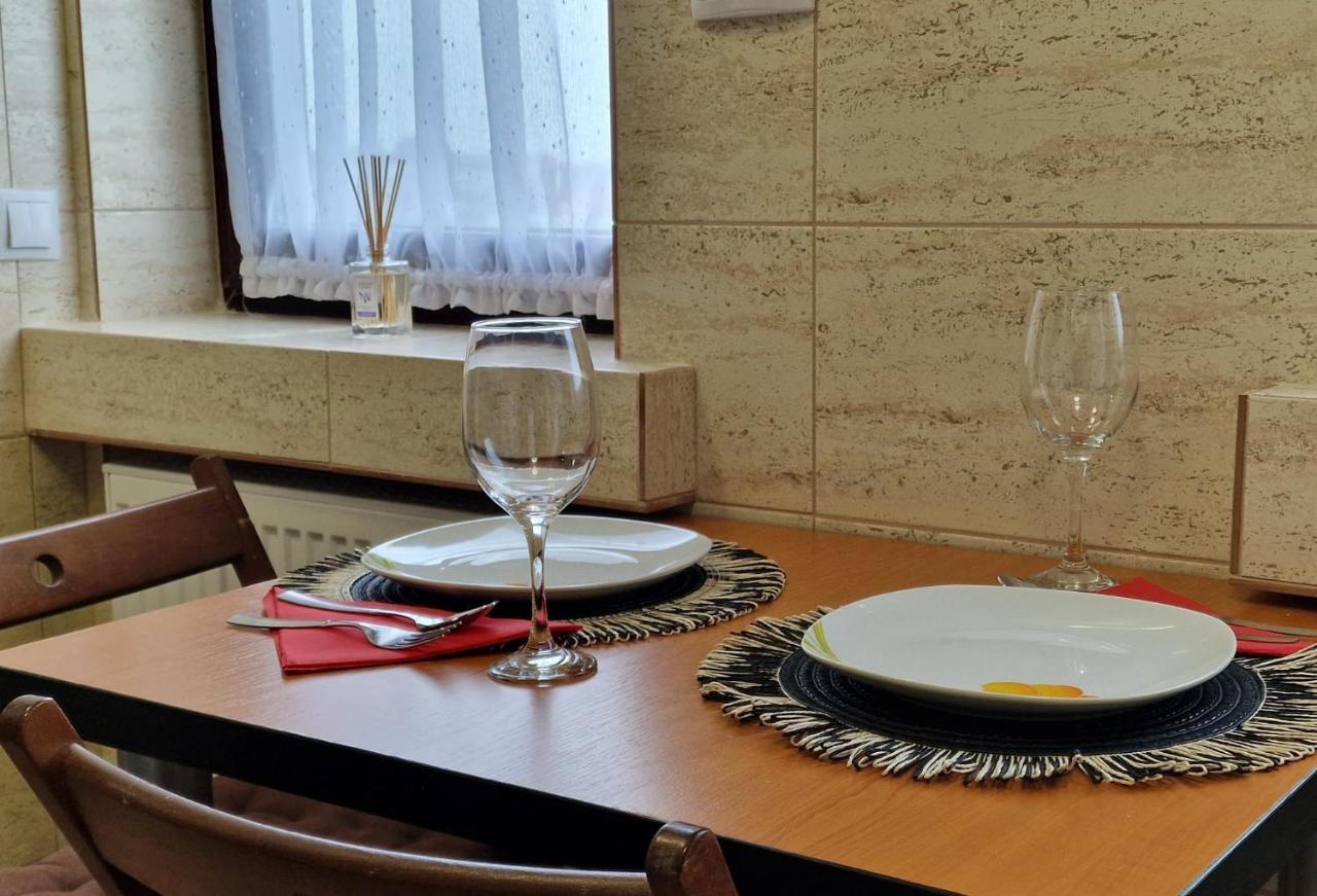 Laroka House Arty And Cosy Studio Universitate Center Bukares Bagian luar foto