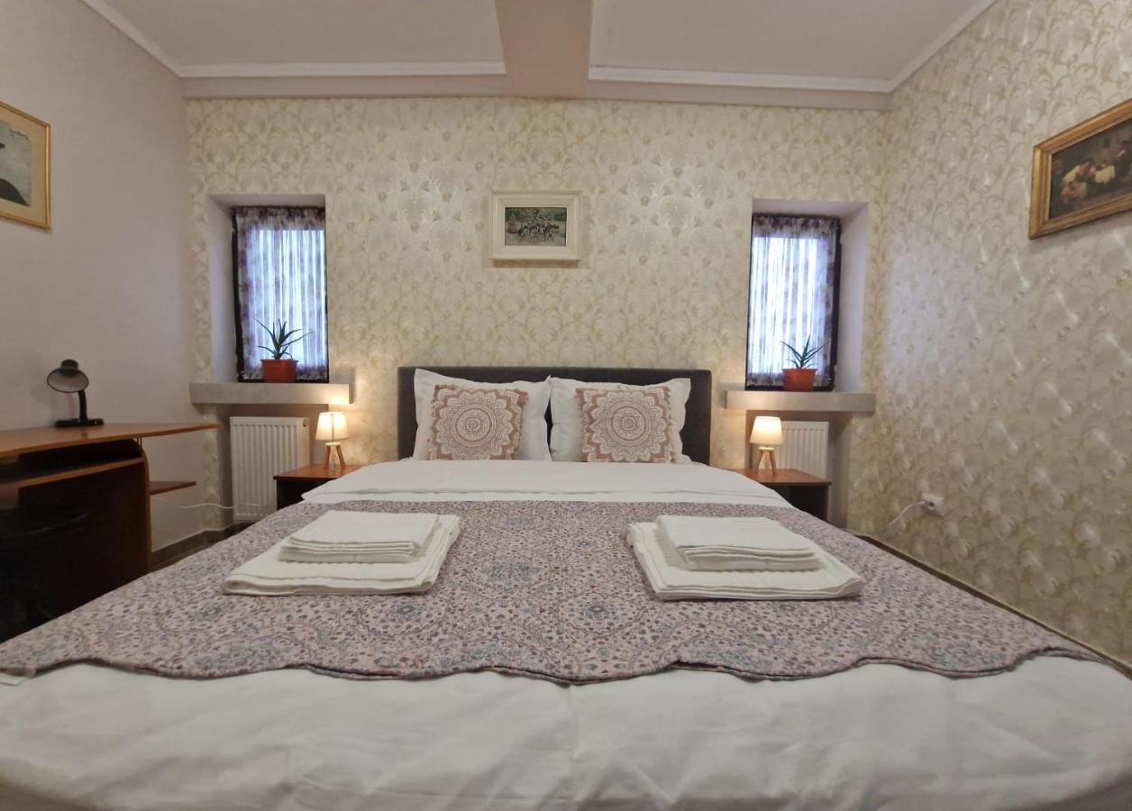Laroka House Arty And Cosy Studio Universitate Center Bukares Bagian luar foto