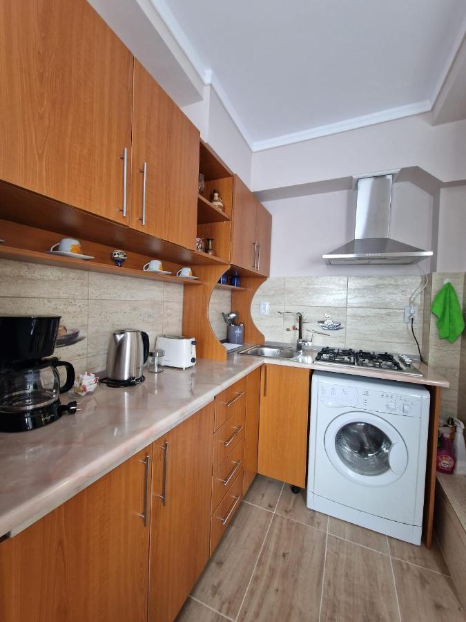 Laroka House Arty And Cosy Studio Universitate Center Bukares Bagian luar foto