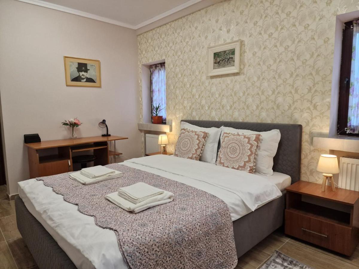 Laroka House Arty And Cosy Studio Universitate Center Bukares Bagian luar foto